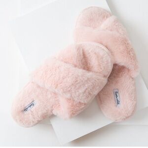 NWT Splendid Plush Criss-Cross Slippers Light Pink Size Medium/Large